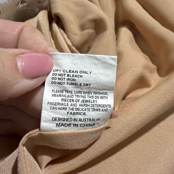 LIKE NEW Elliatt Adelynn Floral Lace Midi Dress Sz Medium - Picture 15 of 15